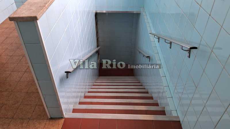 11.1 Acesso - Garagem. - 28