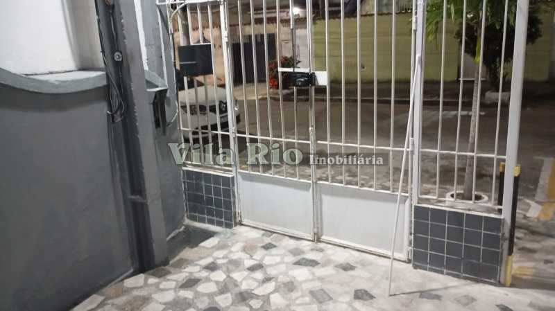 13.1 Entrada do Prédio. - 30