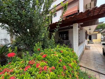 Excelente casa tríplex. - VCA20160