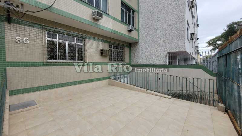 Conheça 11 Fachada 2. do imóvel - Ótimo apartamento 02 quartos com dependência próximo ao Largo do Bicão. - VAP21708 - 30 11 Fachada 2. - 30