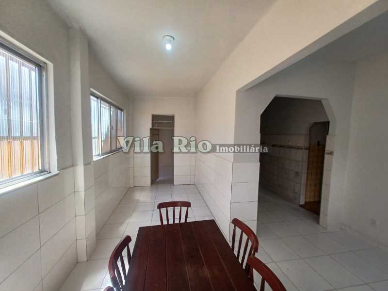 Conheça 31. do imóvel - Apartamento tipo casa localizado em uma rua fechada. - VAP21730 - 21 31. - 21