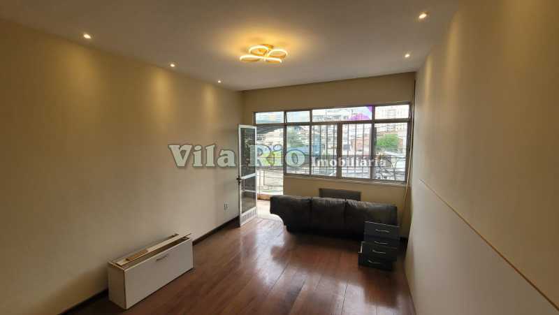 Conheça 2 Sala 1. do imóvel - Excelente apartamento 04 quartos e 03 banheiros na Vila da Penha. - VAP40028 - 2 2 Sala 1. - 2