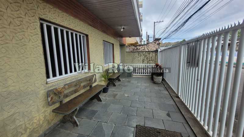 Conheça 16 Entrada. do imóvel - Excelente apartamento 04 quartos e 03 banheiros na Vila da Penha. - VAP40028 - 28 16 Entrada. - 28
