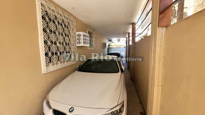 Conheça 5 Garagem. do imóvel - Espetacular casa duplex com piscina na Vila da Penha. - VCA40095 - 6 5 Garagem. - 6