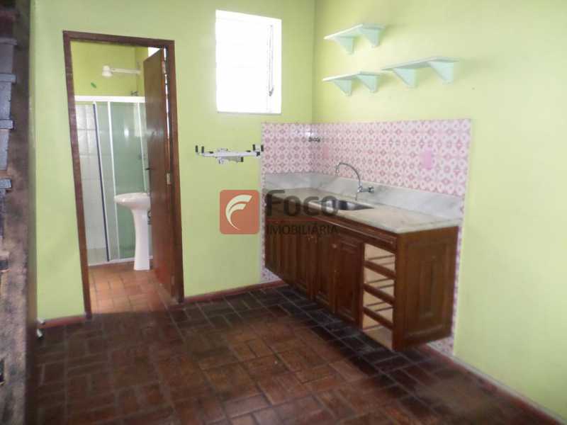 Conheça BANHEIRO 2º PAV. do imóvel - Prédio 495m² à venda Rua Alice, Laranjeiras, Rio de Janeiro - R$ 1.150.000 - FLPR00008 - 21 BANHEIRO 2º PAV. - 21