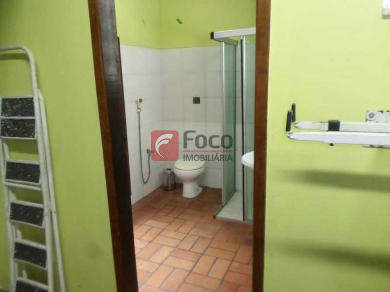 Conheça BANHEIRO 1º PAV. do imóvel - Prédio 495m² à venda Rua Alice, Laranjeiras, Rio de Janeiro - R$ 1.150.000 - FLPR00008 - 12 BANHEIRO 1º PAV. - 12