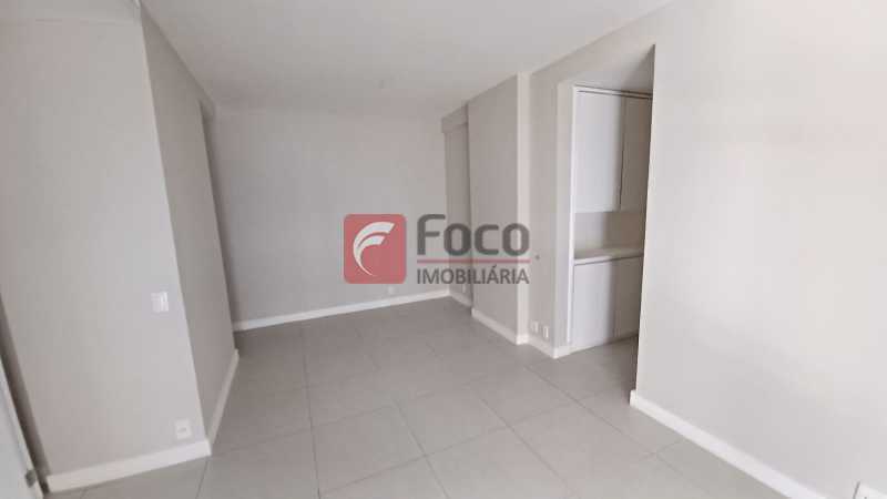 Conheça 3 do imóvel - OPORUNIDADE 2 SUITES 1 VAGA TODO REFORMADO !! - JBAP21698 - 8 3 - 8