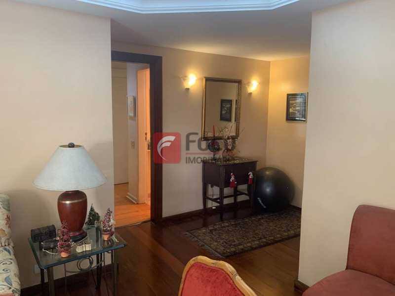 SALA - 8