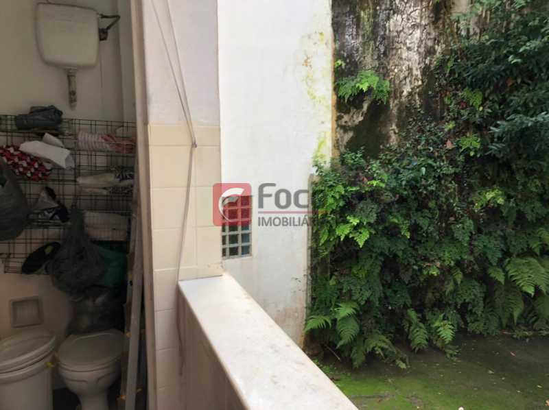 ÁREA DE SERVIÇO: - 19