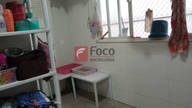 ÁREA DE SERVIÇO - 22
