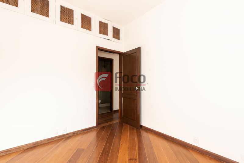 desktop_master_bedroom40 - 9