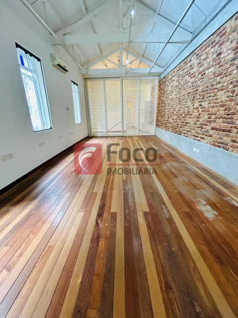 Conheça 18 do imóvel - Espetacular Imovel - Rua Arborizada - Casa Residencial e Comercial - JBCA30055 - 20 18 - 20