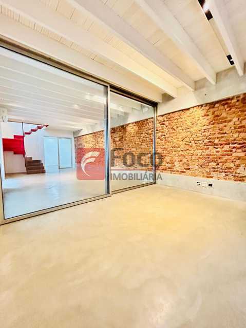 Conheça 2 do imóvel - Espetacular Imovel - Rua Arborizada - Casa Residencial e Comercial - JBCA30055 - 3 2 - 3