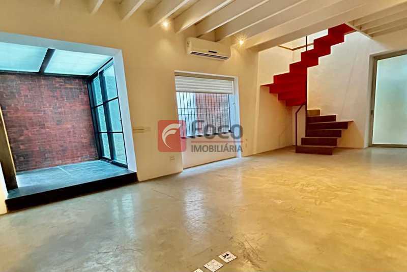 Conheça 1 do imóvel - Espetacular Imovel - Rua Arborizada - Casa Residencial e Comercial - JBCA30055 - 1 1 - 1