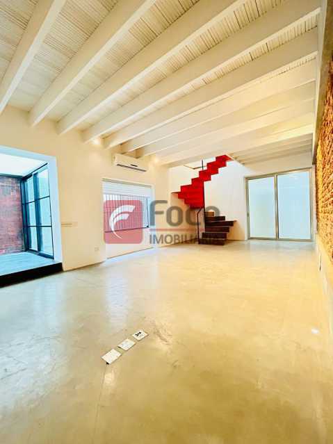 Conheça 3 do imóvel - Espetacular Imovel - Rua Arborizada - Casa Residencial e Comercial - JBCA30055 - 2 3 - 2