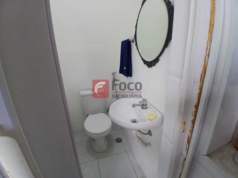 Conheça banheiro serviço do imóvel - Localização Estratégica e Charmosa! - JBAP21813 - 27 banheiro serviço - 27