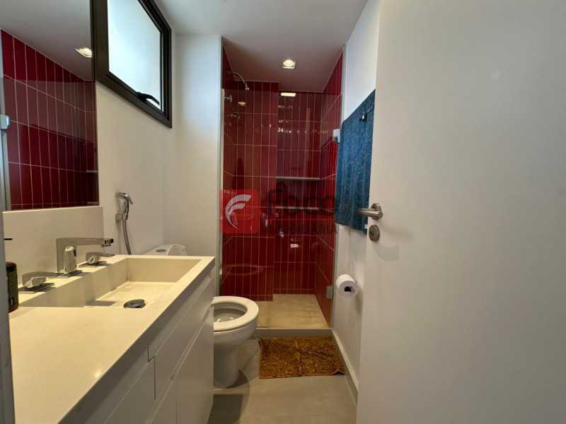 ae46cc45-fee2-40d4-8bee-8e3640 - 21