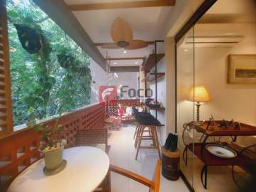 Oportunidade , lindo imovel , aconchegante 2 quartos espaçosos com varanda, todo reformado por arquiteto, entrar e morar !!! - JBAP21827