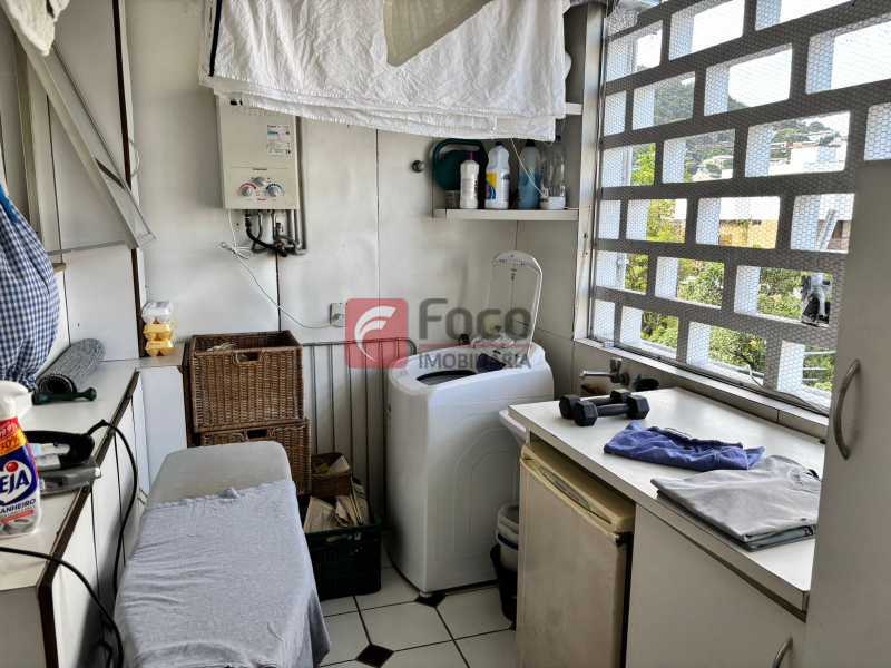 ÁREA DE SERVIÇO - 26