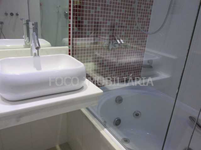 Conheça BANHEIRO do imóvel - Kitnet/Conjugado 30m² à venda Avenida Prado Júnior, Copacabana, Rio de Janeiro - R$ 630.000 - FLKI00141 - 3 BANHEIRO - 3