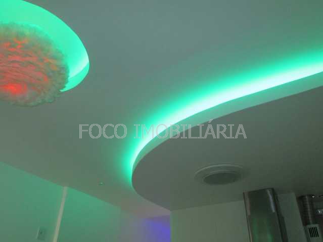 Conheça SALA do imóvel - Kitnet/Conjugado 30m² à venda Avenida Prado Júnior, Copacabana, Rio de Janeiro - R$ 630.000 - FLKI00141 - 10 SALA - 10