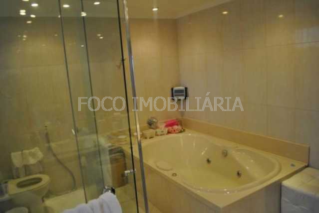 Conheça BANHEIRO SUÍTE MASTER do imóvel - Cobertura à venda Rua Prudente de Morais, Ipanema, Rio de Janeiro - R$ 9.000.000 - FLCO60006 - 12 BANHEIRO SUÍTE MASTER - 12