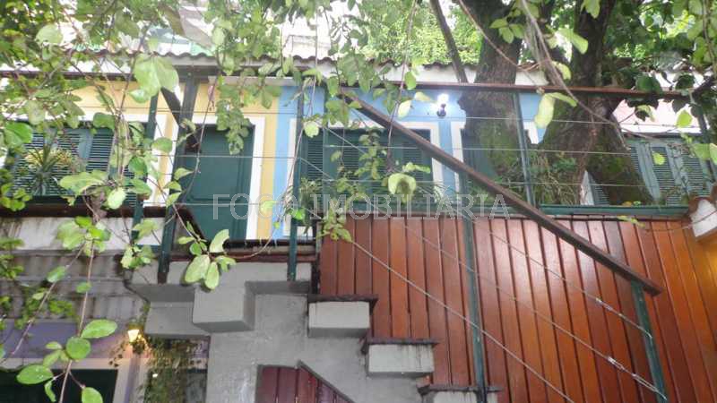 Conheça SUÍTES VISTAS DA PISCINA do imóvel - Casa à venda Rua Joaquim Murtinho, Santa Teresa, Rio de Janeiro - R$ 1.800.000 - FLCA110001 - 12 SUÍTES VISTAS DA PISCINA - 12