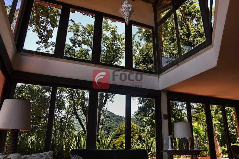 Conheça pé direito sala de estar 1 do imóvel - Casa à venda Rua Doutor Júlio Otoni, Santa Teresa, Rio de Janeiro - R$ 2.500.000 - JBCA40014 - 19 pé direito sala de estar 1 - 19