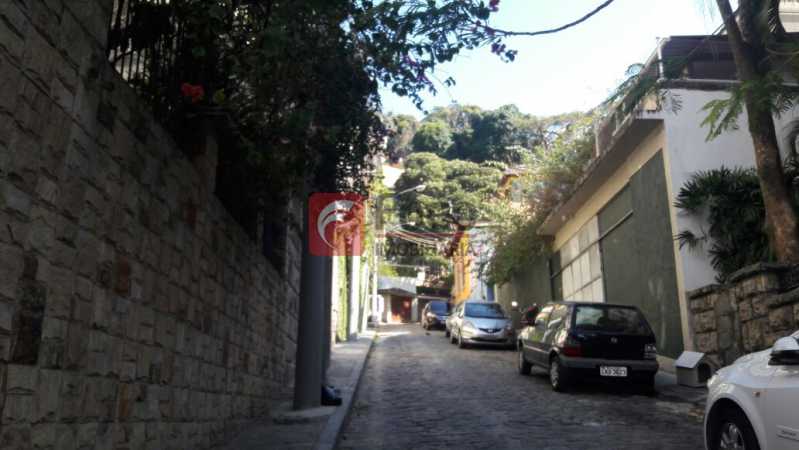 Conheça rua do imóvel - Apartamento à venda Rua Filinto de Almeida, Cosme Velho, Rio de Janeiro - R$ 590.000 - JBAP20607 - 22 rua - 22