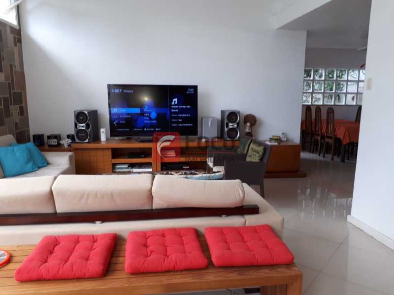 Conheça SALA do imóvel - Casa à venda Rua Stefan Zweig, Laranjeiras, Rio de Janeiro - R$ 1.950.000 - FLCA60025 - 1 SALA - 1