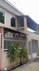 Casa com três quartos, sendo um suíte canadense, garagem coberta, Vila Valqueire, rua Tejo. - VVCN30101
