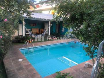 Casa com quatro quartos um sendo Garden, piscina, , em Bento Ribeiro, Estrada da Fontinha - do lado de Valqueire. - VVCA40045