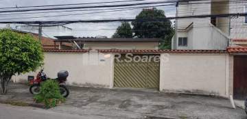 LOCAL EXCELENTE - Casa linear com 03 quartos, garagem para 04 carros, em Oswaldo Cruz, rua Lino Fonseca. - VVCA30145