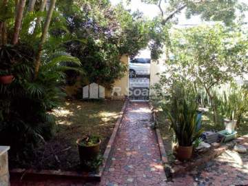 CLIQUE E CONFIRA! - Casa com 3 quartos em Vila Valqueire. Rua Quiririm, terreno com 500m2, Vila Valqueire - VVCA30155