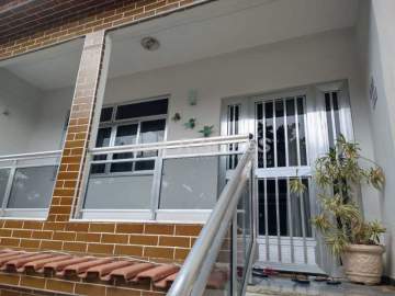 AGENDE SUA VISITA! - Casa com 02 quartos sendo 01 suíte, em Realengio, rua Alfredo Bastos. - VVCA20187