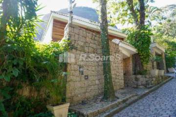 AGENDE SUA VISITA! - Casa em Condominio fechado, com 04 quartos sendo 01 suíte, na Barra da Tijuca (Itanhangá), Rua jardim do Seridó. - CPCN40005