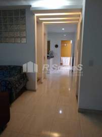 CASA COM QUATRO QUARTOS SENDO TRÊS SUÍTES, EM JARDIM SULACAP, AV. CORLOS PONTES. - VVCN40039