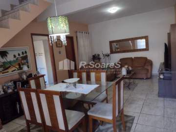 CASA COM TRÊS QUARTOS, EM PRAÇA SECA, RUA PEREIRA FRAZÃO. - VVCA30228