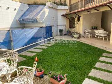 CLIQUE E CONFIRA! - Casa com quatro quartos sendo duas suítes , Condomínio Vale das Orquídeas - Vila Valqueire - 270 m2. - VVCN40043