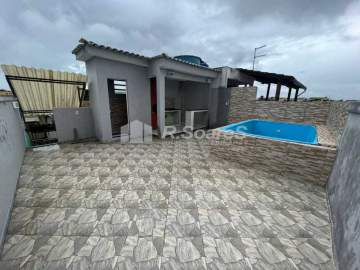 Ótima localização - Casa de vila com três quartos sendo um suíte, 2 vagas de garagem, em Bento Ribeiro- estrada Henrique de Melo. - VVCV30047