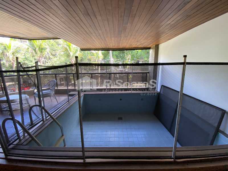 06A90ACC-12F9-4B44-8360-652144 - 8