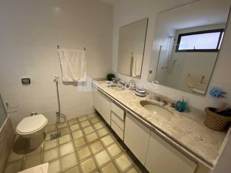 52DB3A2C-1534-4F21-B2A1-DBD75E - 21