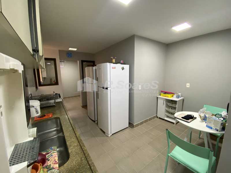 E911F7D9-BAC0-49A7-BDA4-D6BC81 - 23