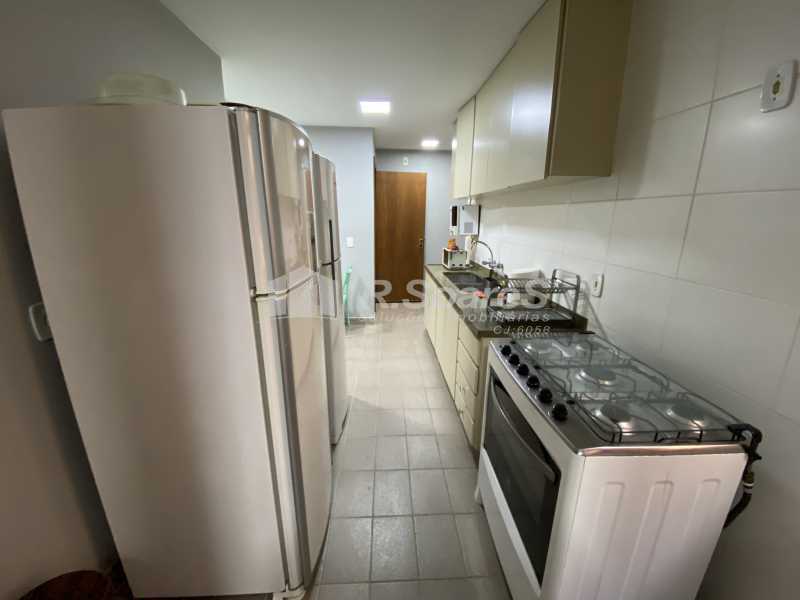 E1C960D8-5D72-49E5-AC75-680DF5 - 24