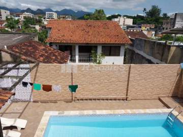 CASA COM QUATRO QUARTOS SENDO UM, SUÍTE, TAQUARA, RUA AURORA FLUMINENSE. - VVCA40085