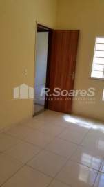 ENTRAR E MORAR - Casa vazia em vila, com 02 quartos e garagem em Realengo. - VVCV20121