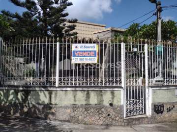 Casa linear com três quartos, sendo um, suíte, garagem 03 vagas, em Vila Valqueire, rua Jabitaca. - VVCA30263