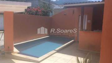 AGENDE SUA VISITA! - Casa em condomínio, com três quartos sendo um suíte, em Vargem Grande, Condominio Horseshoe - Rua Lagoa Bonita. - VVCN30182