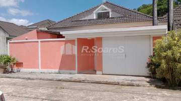 AGENDE SUA VISITA! - Casa em condomínio, com três quartos sendo um suíte, em Vargem Grande, Condominio Horseshoe - Rua Lagoa Bonita. - VVCN30182