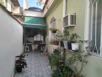 Casa com dois quartos, em Marechal Hermes, rua General Cláudio. - VVCA20314